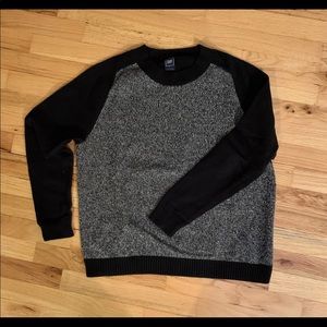 Gap sweater